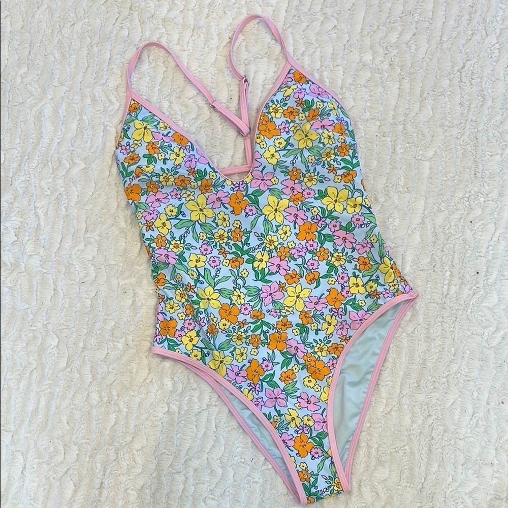 Cupshe Pastel Floral One-Piece Swimsuit with Pink Trim tummy control medium new